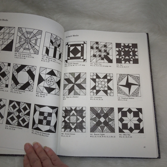 BOOK 500 Full Size Patchwork Patterns by Maggie Malone, hard cover - Picture 9 of 11